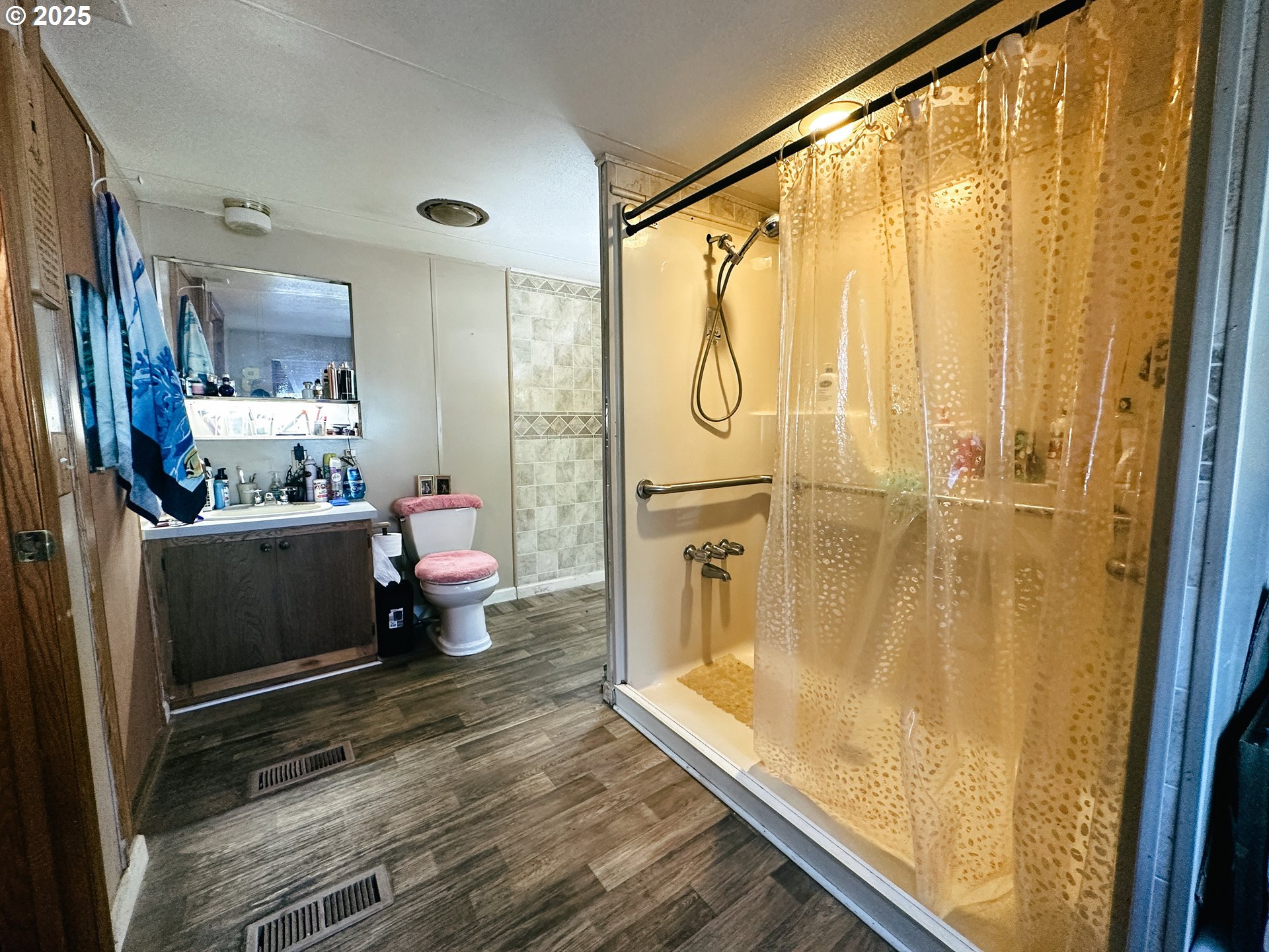 1901 Southeast Minter Bridge Road, Unit 62 Hillsboro, OR 97123 - Photo 9 of 22 Bathroom, Attached