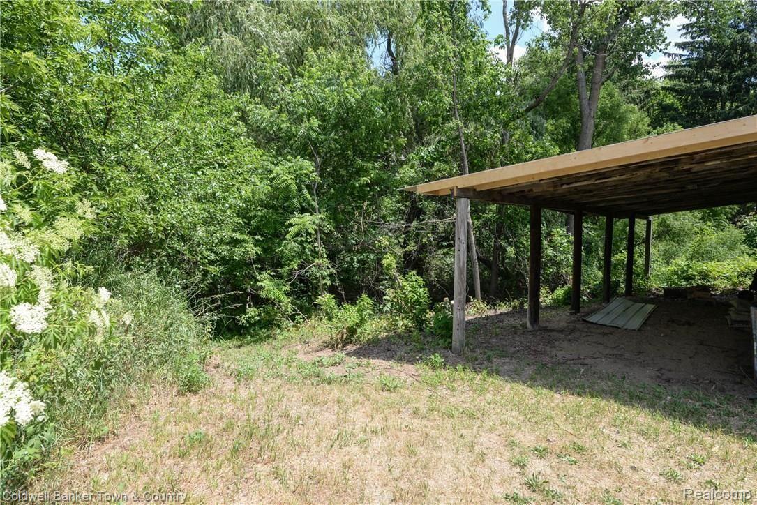 3210 Chase Lake Road Howell, MI 48855 - Photo 32 of 38 Lean-to off the back of the pole barn and wooded back yard.