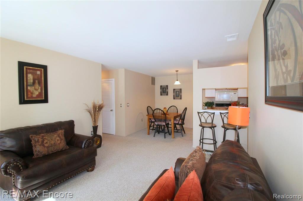 24060 Middlebelt Road, Unit 23 Farmington Hills, MI 48336 - Photo 4 of 13
