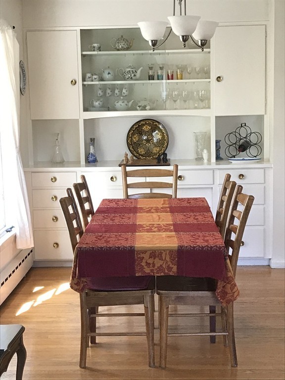 27 Fox Farms Road Northampton, MA 01062 - Photo 4 of 14 a dining room with furniture and window