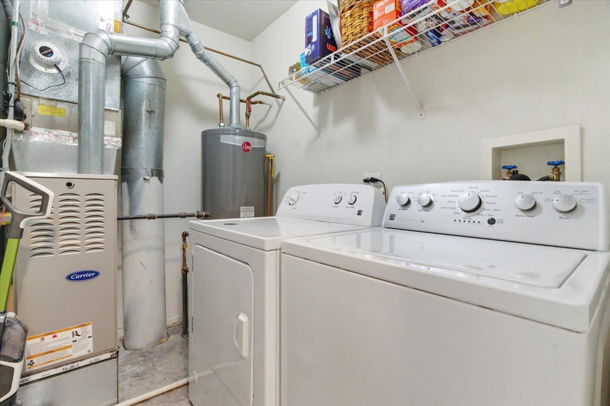 1389 South Candlestick Way Waukegan, IL 60085 - Photo 10 of 12 a utility room with dryer and washer