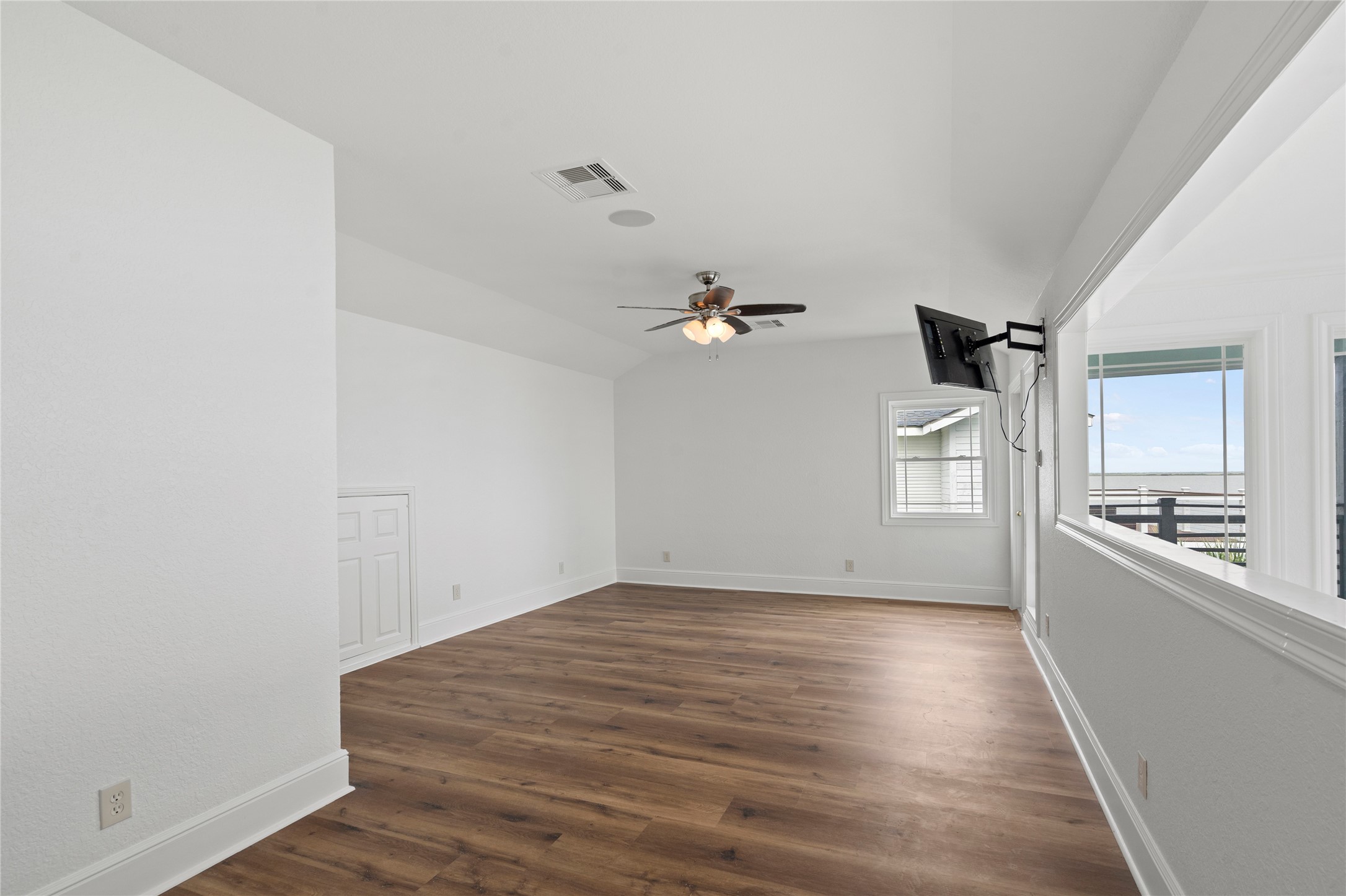 407 Isles End Road Tiki Island, TX 77554 - Photo 26 of 34 a view of empty room with wooden floor and ceiling fan