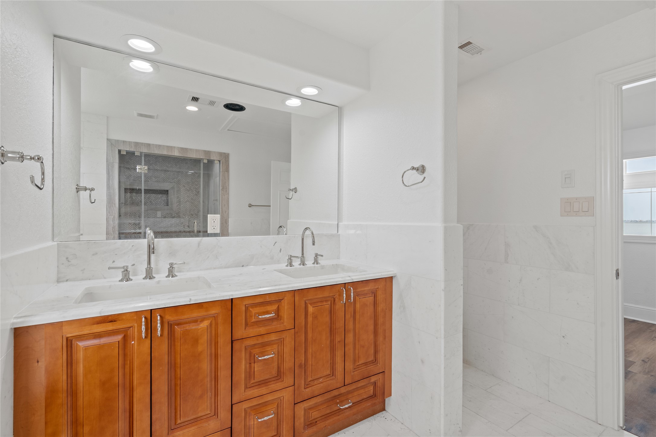 407 Isles End Road Tiki Island, TX 77554 - Photo 29 of 34 a bathroom with a sink double vanity and a mirror