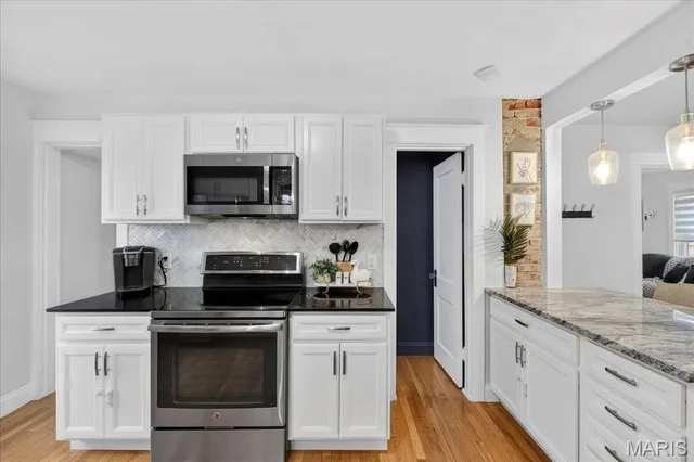 $179,000 | 969 North Castello Street, Florissant, MO 63031