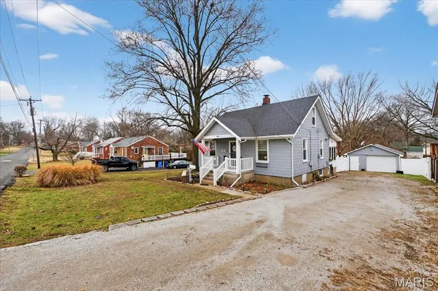 $179,000 | 969 North Castello Street, Florissant, MO 63031