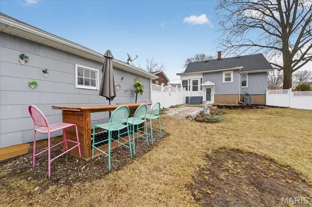 $179,000 | 969 North Castello Street, Florissant, MO 63031