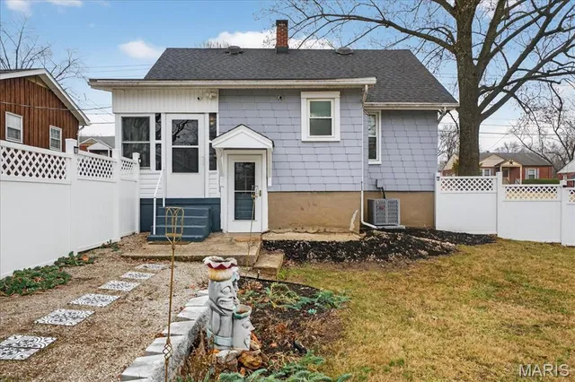 $179,000 | 969 North Castello Street, Florissant, MO 63031