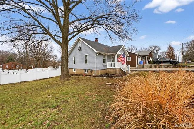 $179,000 | 969 North Castello Street, Florissant, MO 63031