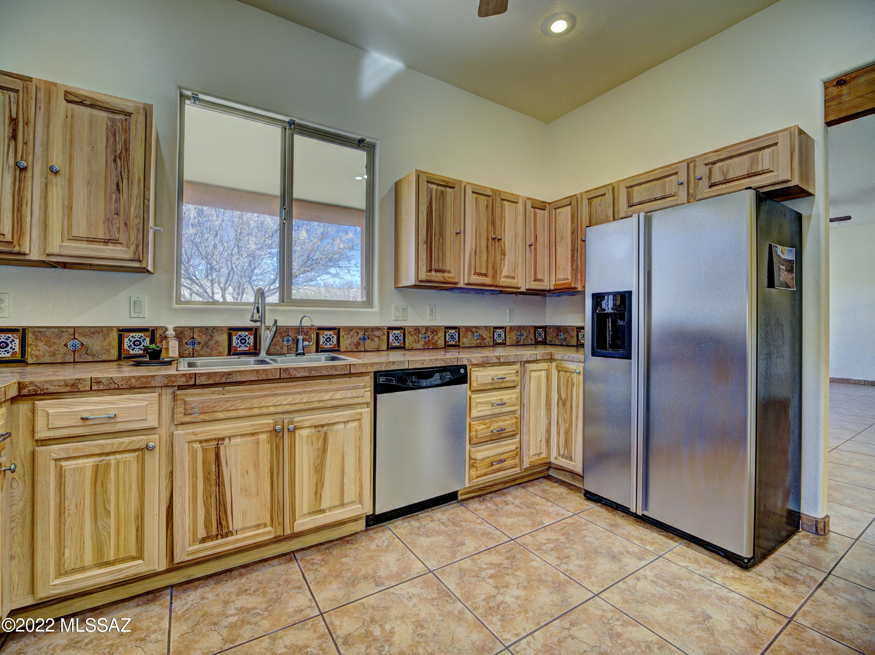 1360 Esta Corte Corte, Unit CORTE Rio Rico, AZ 85648 - Photo 7 of 32