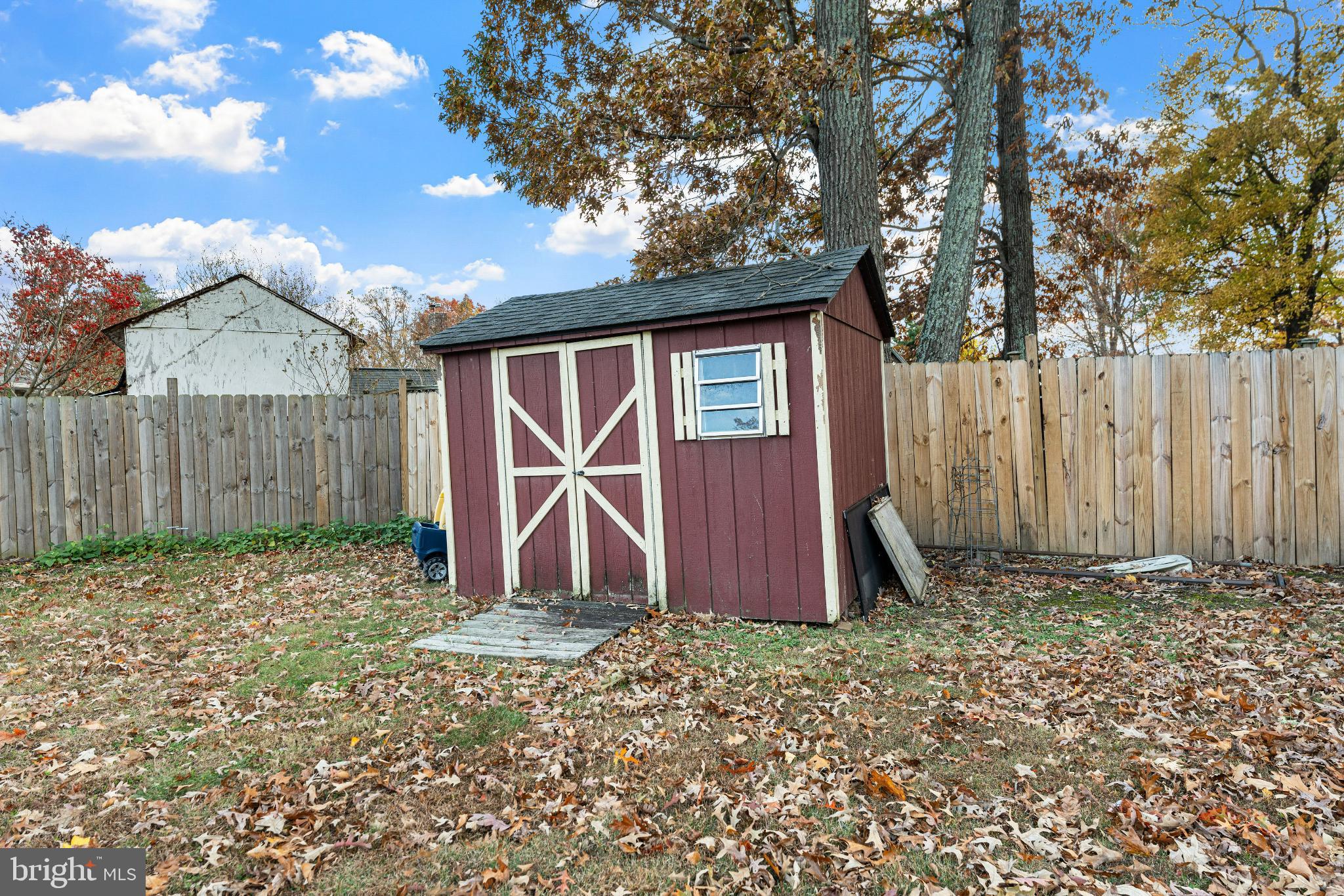 6910 Ontario Street Springfield, VA 22152 - Photo 44 of 44 a view of a backyard