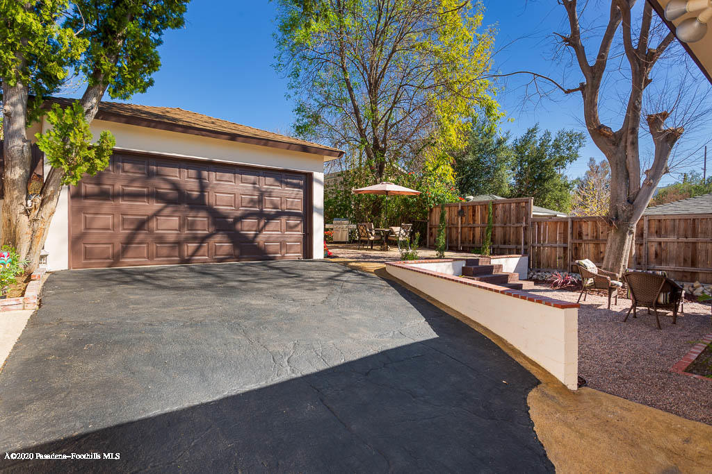 10338 Helendale Avenue Tujunga, CA 91042 - Photo 17 of 25 10338 Helendale Ave-MLS-020