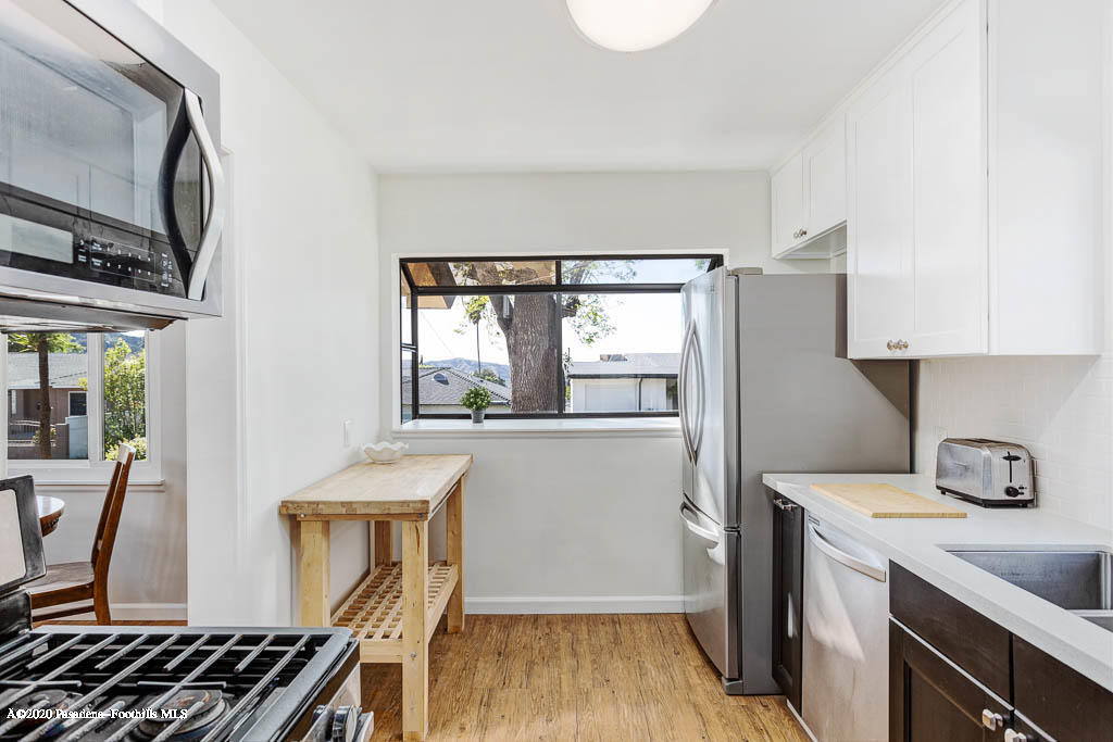 10338 Helendale Avenue Tujunga, CA 91042 - Photo 9 of 25 10338 Helendale Ave-MLS-012