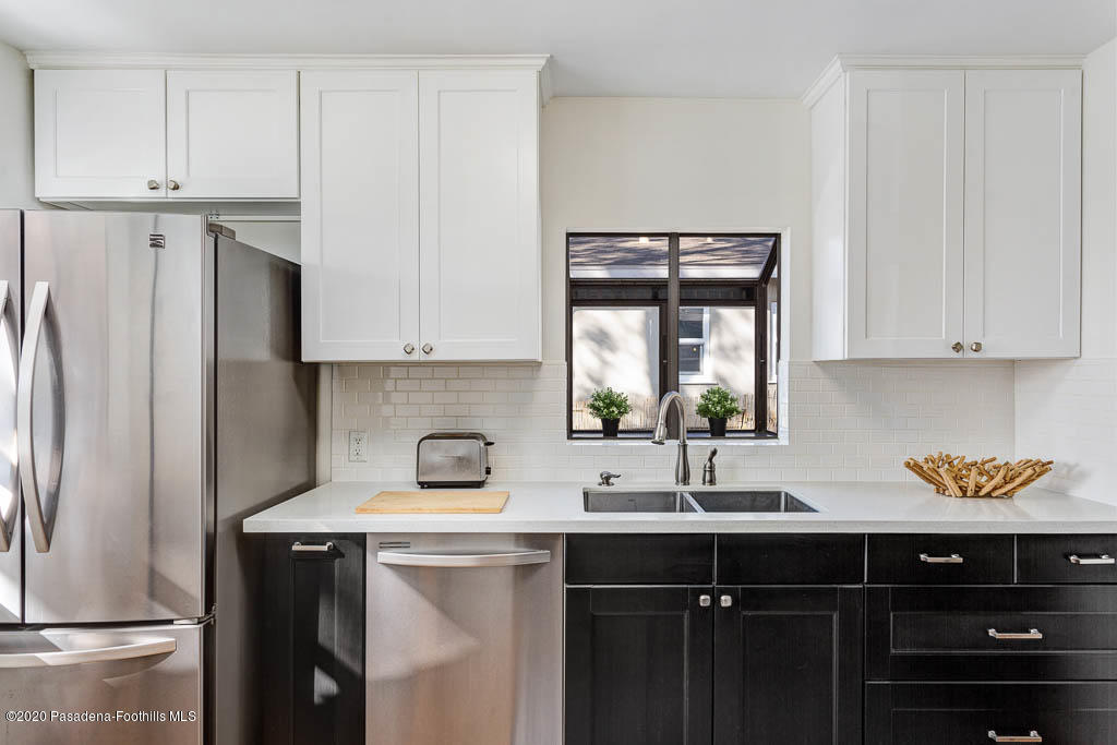 10338 Helendale Avenue Tujunga, CA 91042 - Photo 10 of 25 10338 Helendale Ave-MLS-011