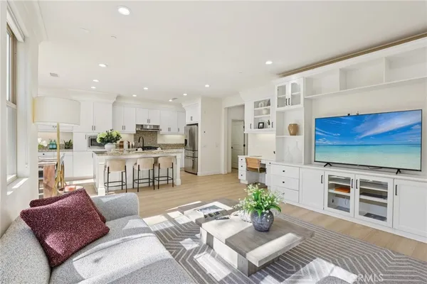 $1,298,000 | 24 Maycrest, Irvine, CA 92618