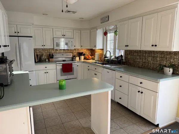 $3,300 | 15 Brookfield Drive, East Lyme, CT 06333