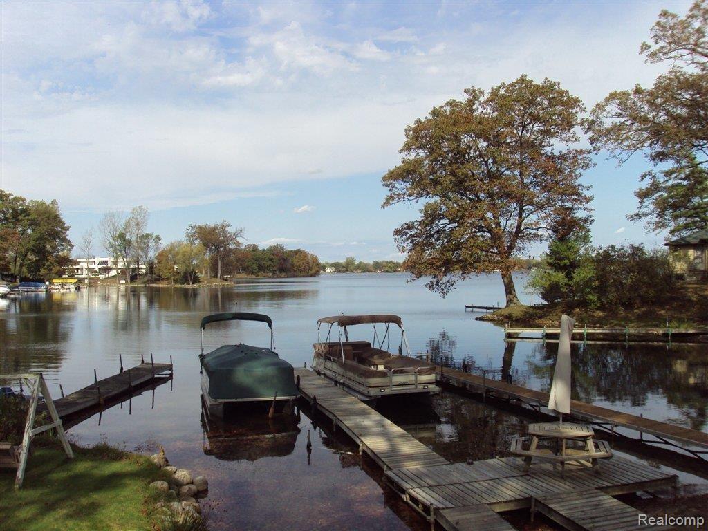 1629 Ridge Road Highland, MI 48356 - Photo 11 of 16 1629 Ridge - View of White Lake.