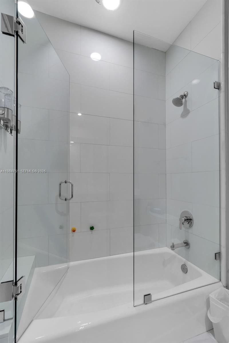 900 Brickell Key Boulevard, Unit 2904 Miami, FL 33131 - Photo 25 of 48