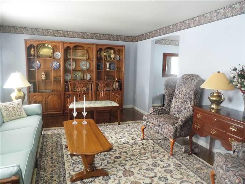 218 Wyngate Road Coraopolis, PA 15108 - Photo 5 of 16 Living Room. 18 LIVING ROOM - GREAT FOR ENTERTAINING