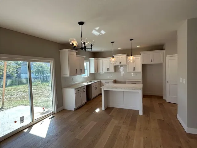 $519,900 | 2372 Northeast Colonnade Avenue, Grain Valley, MO 64029