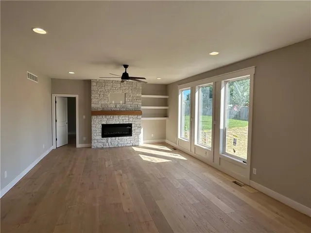 $519,900 | 2372 Northeast Colonnade Avenue, Grain Valley, MO 64029