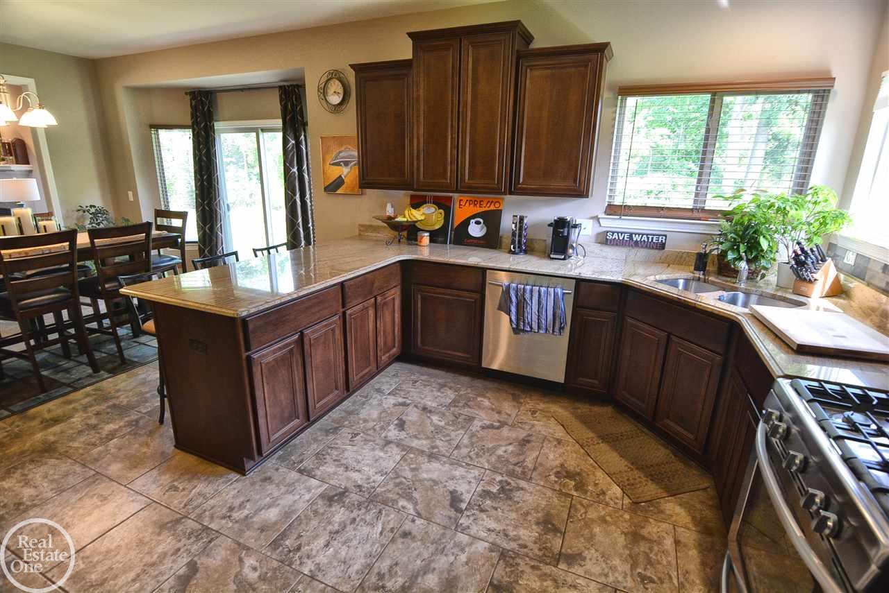 56230 Hidden Creek Road Utica, MI 48316 - Photo 13 of 35 31326590-12.JPG
