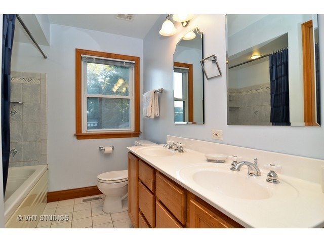 1239 North Dee Road Park Ridge, IL 60068 - Photo 15 of 22 Gallery Image 15