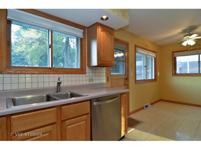 1239 North Dee Road Park Ridge, IL 60068 - Photo 8 of 22 Gallery Image 8