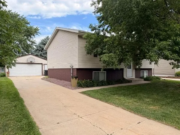 $320,000 | 4911 22nd Avenue Northwest, Rochester, MN 55901