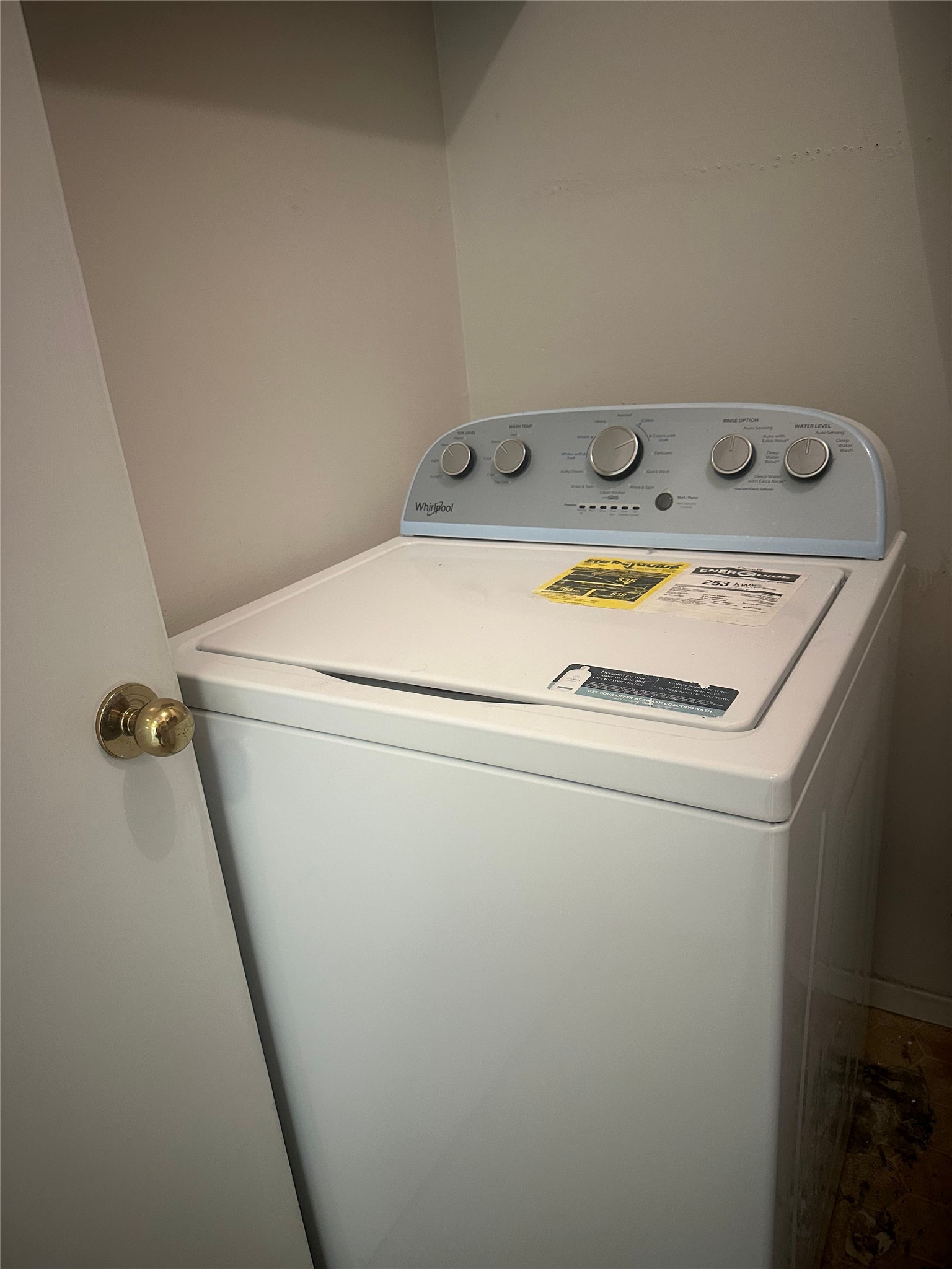 106 East 30th Street, Unit 101 Austin, TX 78705 - Photo 10 of 11 Laundry area with washer / dryer