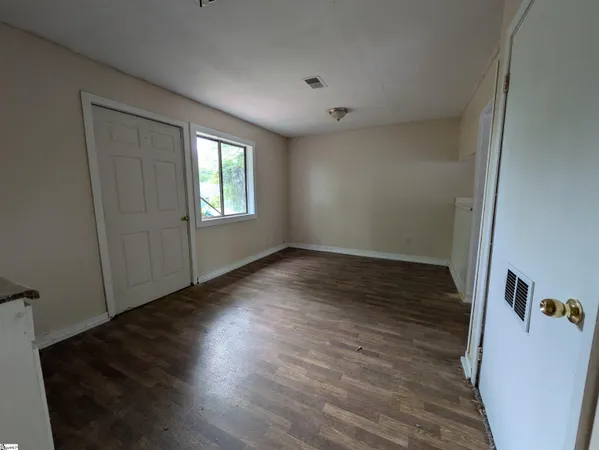 $160,000 | 802 Kings Court, Greenwood, SC 29646