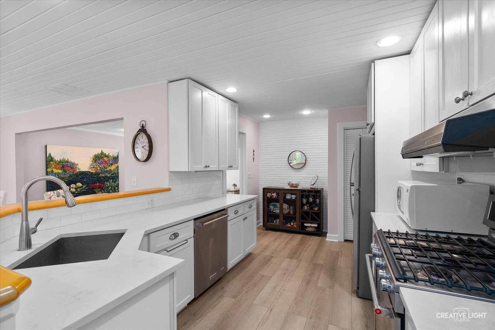 909 South Main Street Wheaton, IL 60189 - Photo 13 of 37