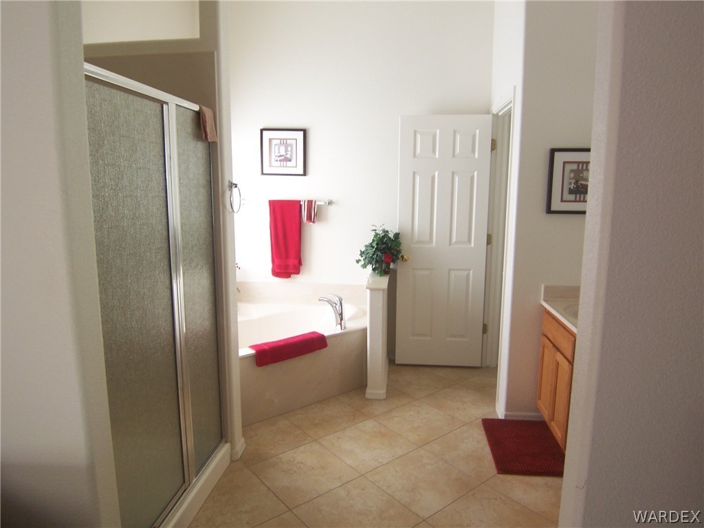 2340 Corwin Road Bullhead City, AZ 86442 - Photo 16 of 38 a view of walk in closet