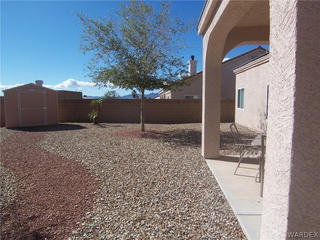 2340 Corwin Road Bullhead City, AZ 86442 - Photo 25 of 38 a view of a outdoor space