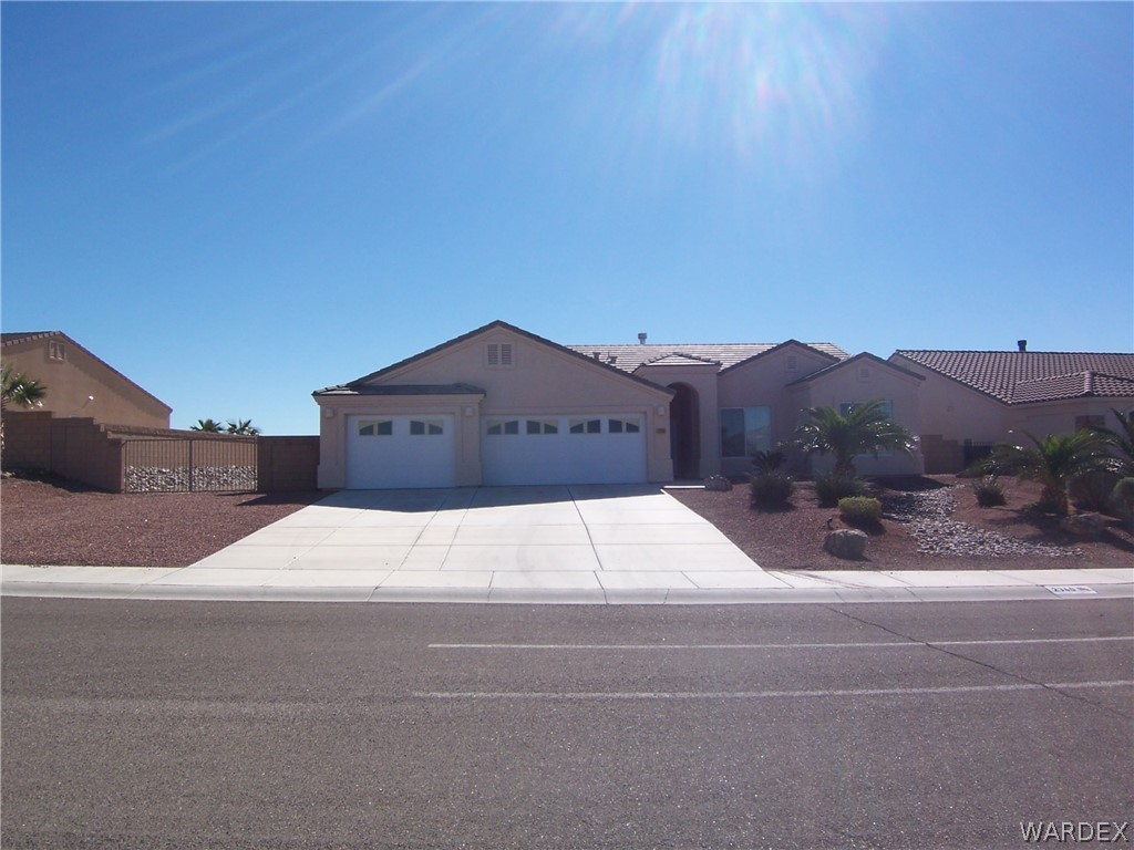 2340 Corwin Road Bullhead City, AZ 86442 - Photo 3 of 38