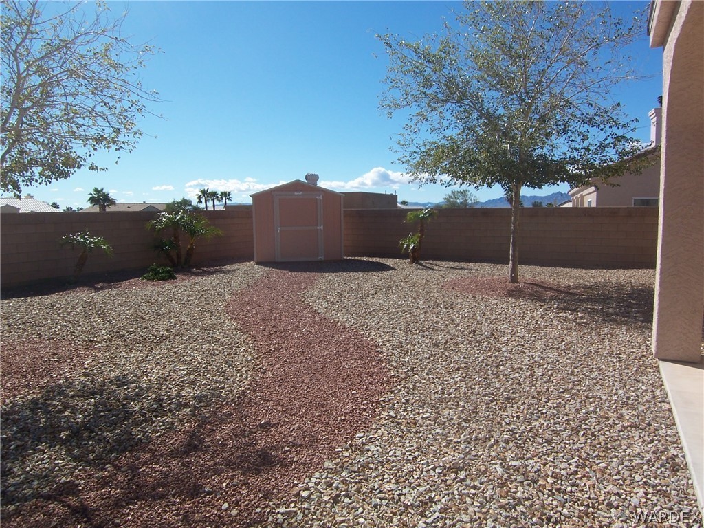 2340 Corwin Road Bullhead City, AZ 86442 - Photo 38 of 38 a view of a backyard