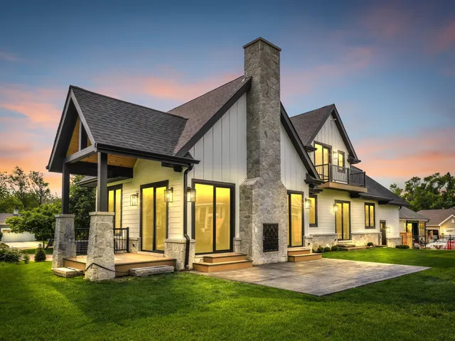 $1,850,000 | 525 Maple Street, Unit 7, Lake Geneva, WI 53147