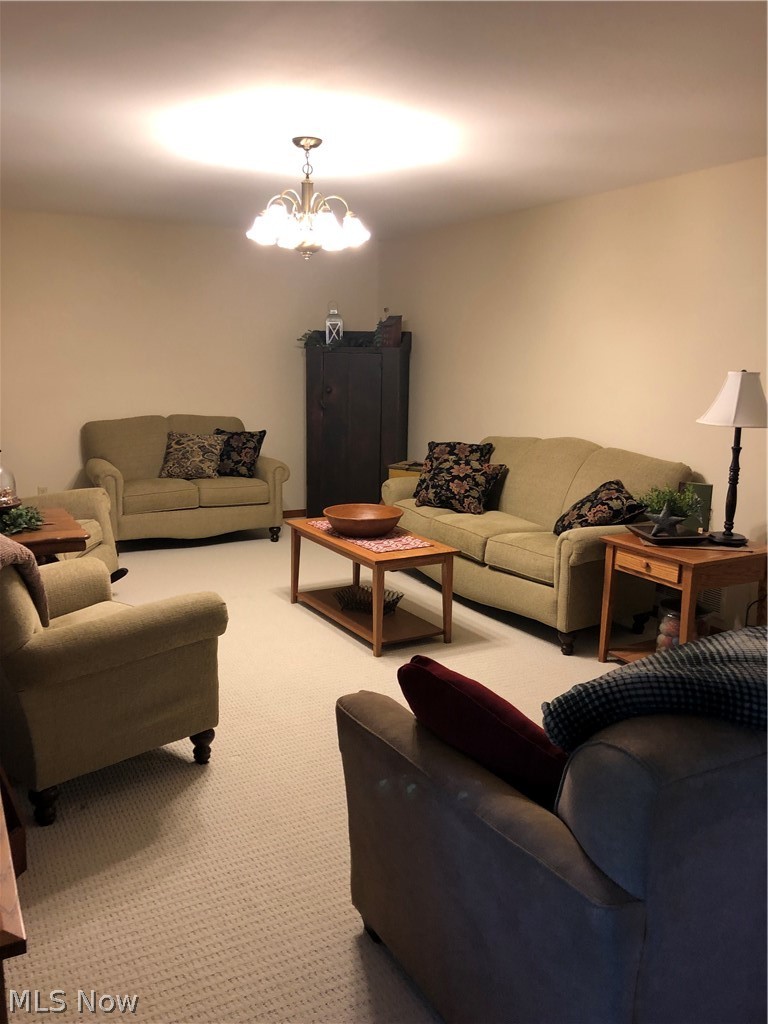 68185 Old Twenty One Road Cambridge, OH 43725 - Photo 11 of 33 Living room