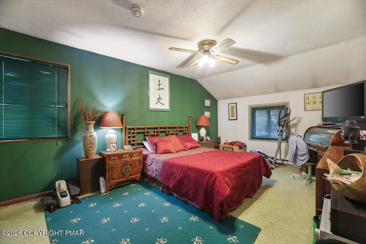 158 Saunders Drive Bushkill, PA 18324 - Photo 19 of 75 18- Primary bedroom