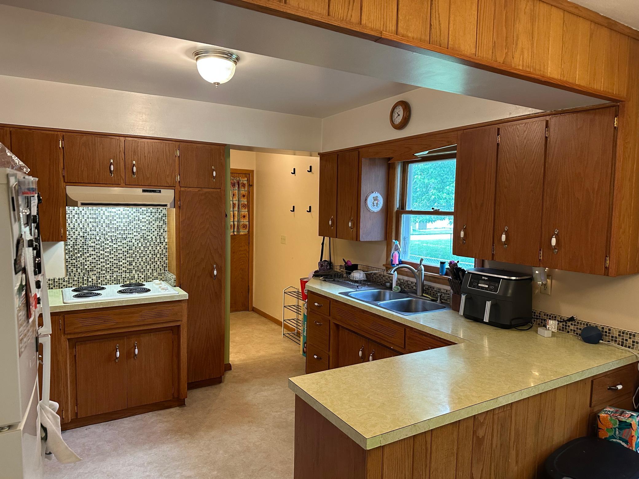 100 Deschepper Street Marshall, MN 56258 - Photo 5 of 25
