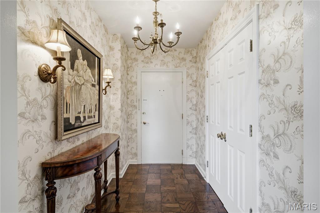710 South Hanley Road, Unit 10B Clayton, MO 63105 - Photo 4 of 36
