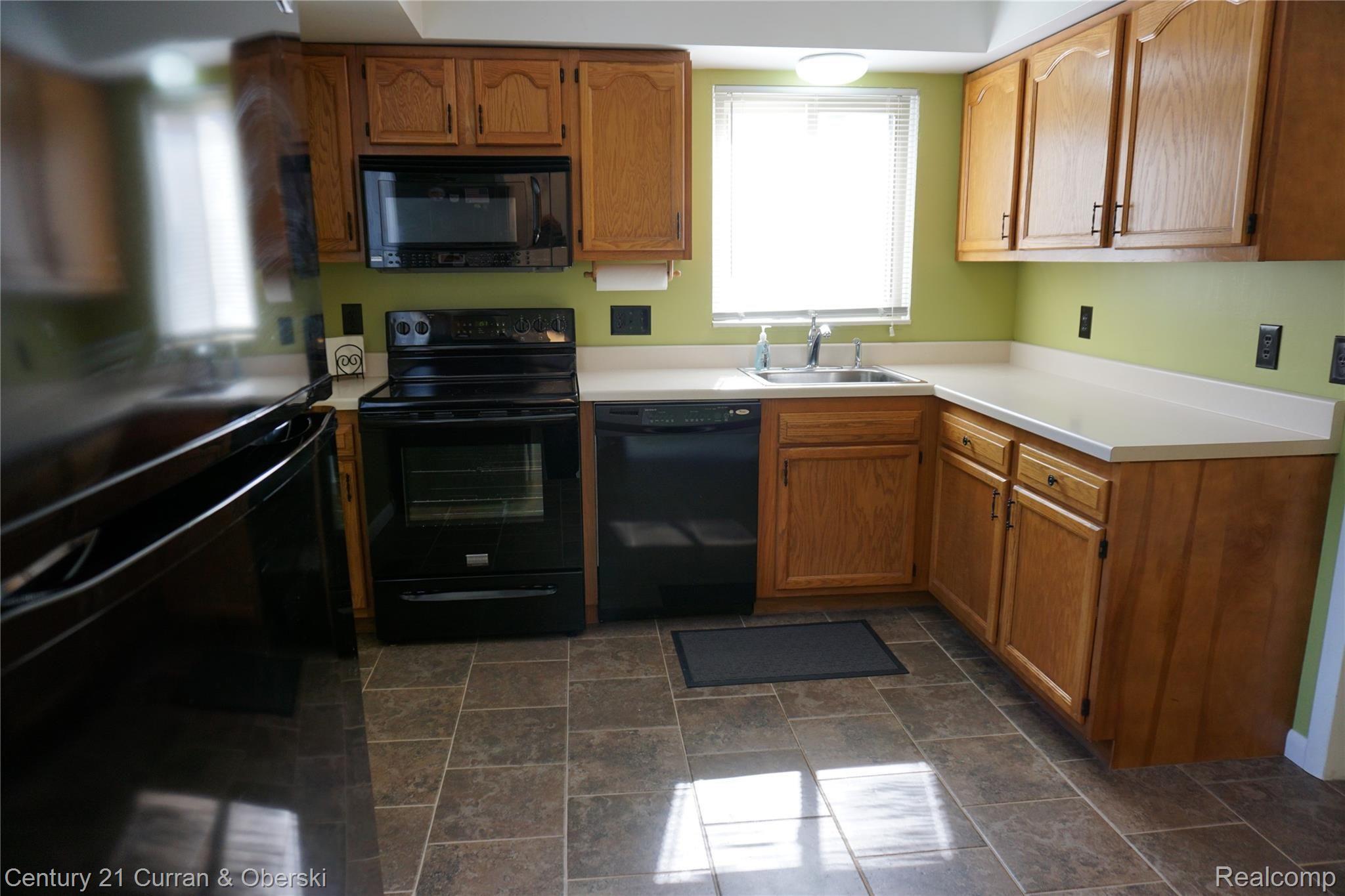 17516 Rougeway Street Livonia, MI 48152 - Photo 16 of 29 DSC00317.JPG