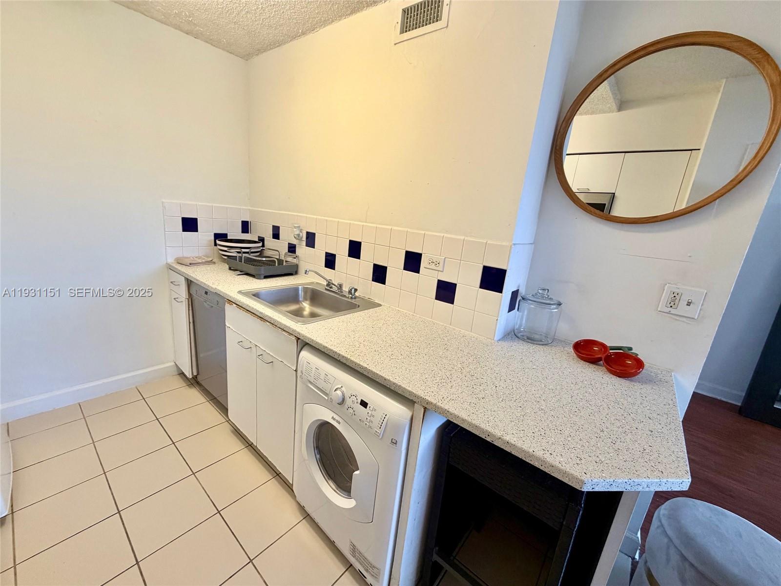 1500 Bay Road, Unit 484S Miami Beach, FL 33139 - Photo 7 of 9