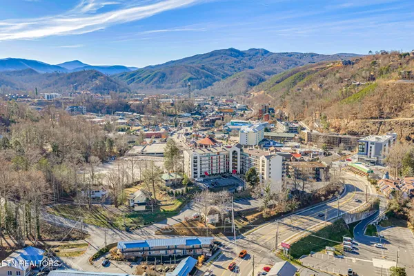 $309,900 | 102 Baskins Creek Bypass, Unit 107, Gatlinburg, TN 37738