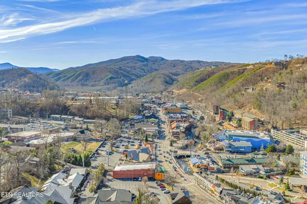 $309,900 | 102 Baskins Creek Bypass, Unit 107, Gatlinburg, TN 37738