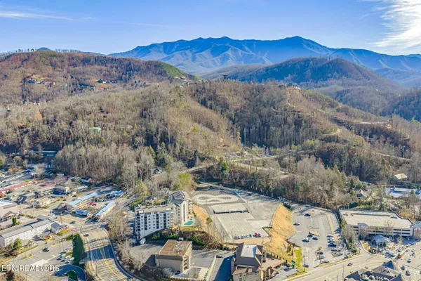 $309,900 | 102 Baskins Creek Bypass, Unit 107, Gatlinburg, TN 37738