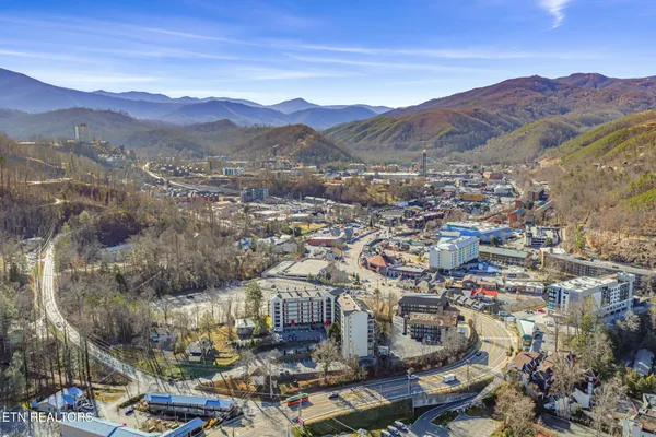 $309,900 | 102 Baskins Creek Bypass, Unit 107, Gatlinburg, TN 37738