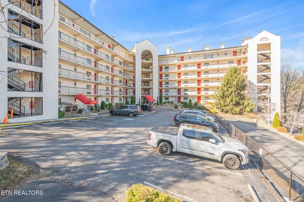 $309,900 | 102 Baskins Creek Bypass, Unit 107, Gatlinburg, TN 37738