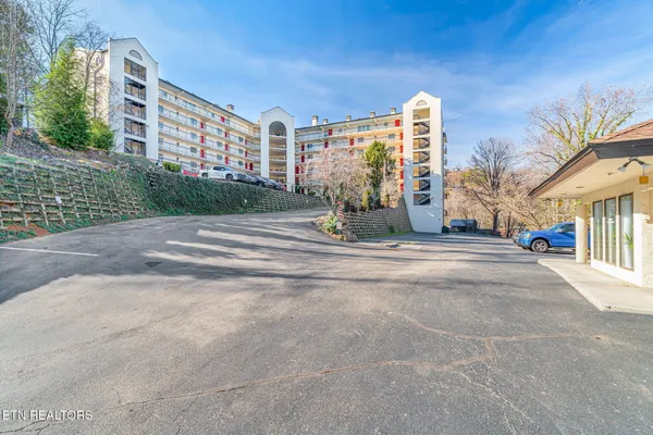 $309,900 | 102 Baskins Creek Bypass, Unit 107, Gatlinburg, TN 37738