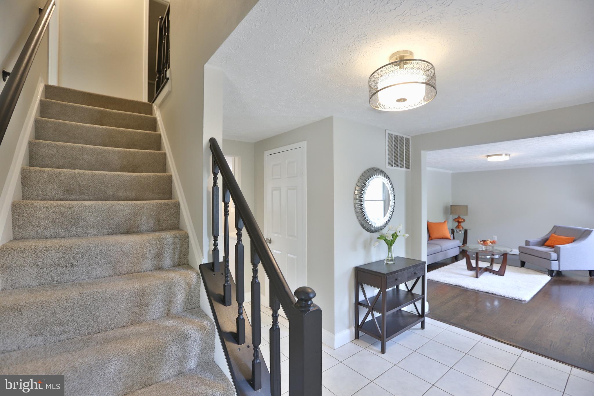 7832 Roundabout Way Springfield, VA 22153 - Photo 4 of 47