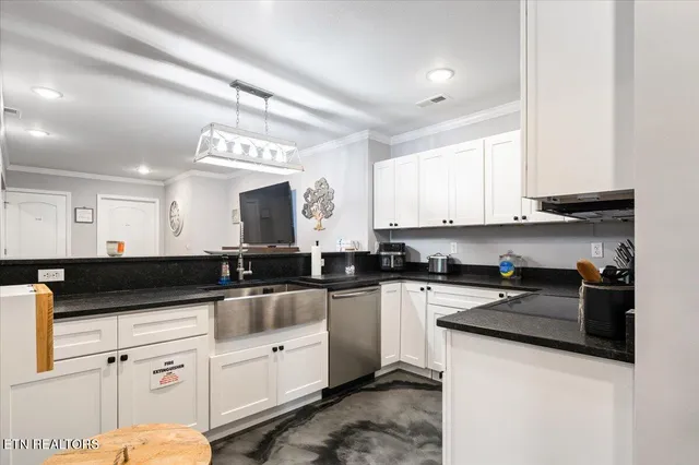 $1,150,000 | 1126 Cross Valley Road, La Follette, TN 37766